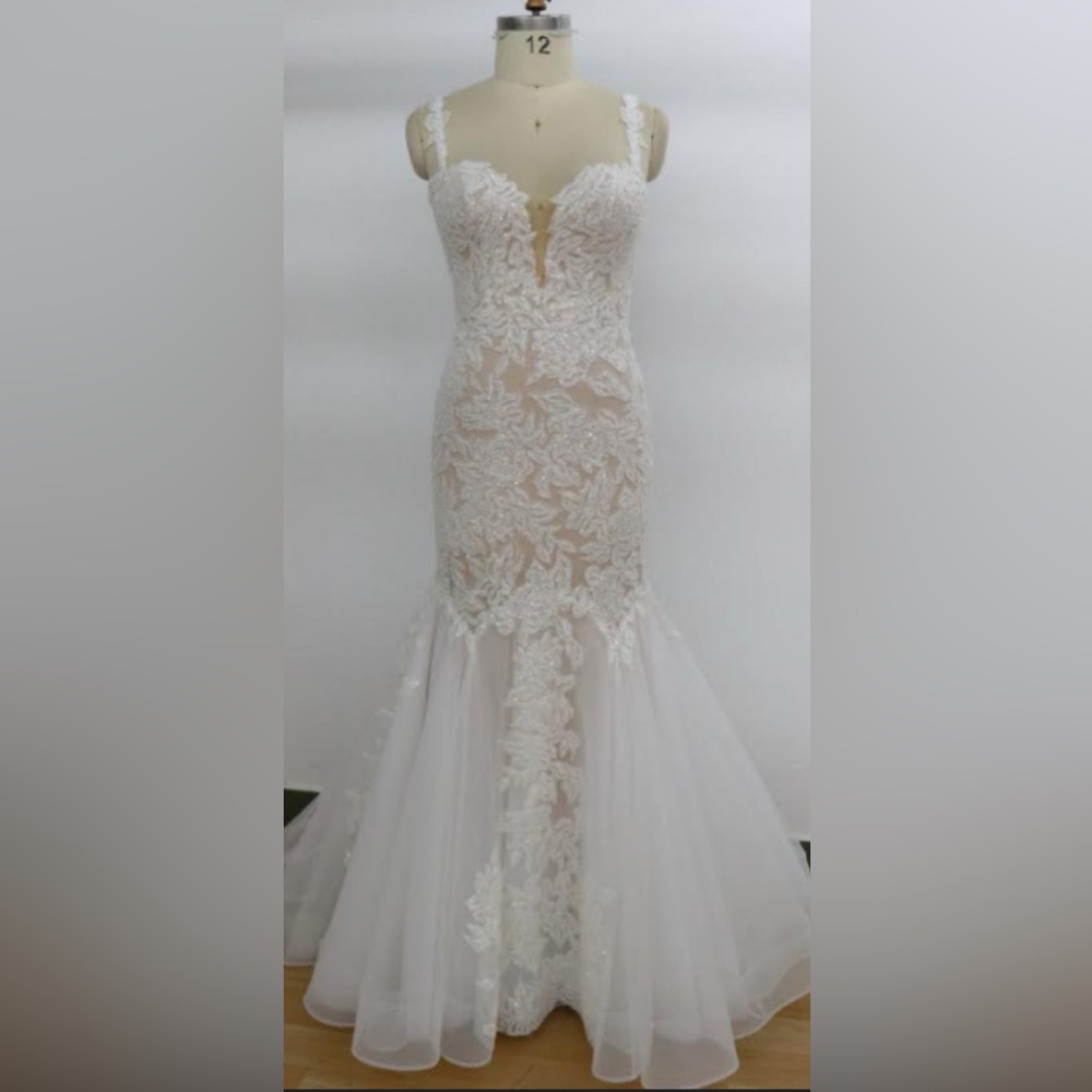 Brand New Stunning Mermaid Wedding Dress – Never Worn, Pristine Condition.